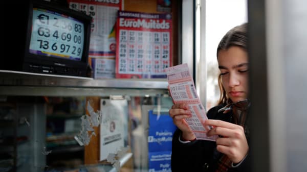 Le possibilità di vincere 124 milioni di euro questo venerdì